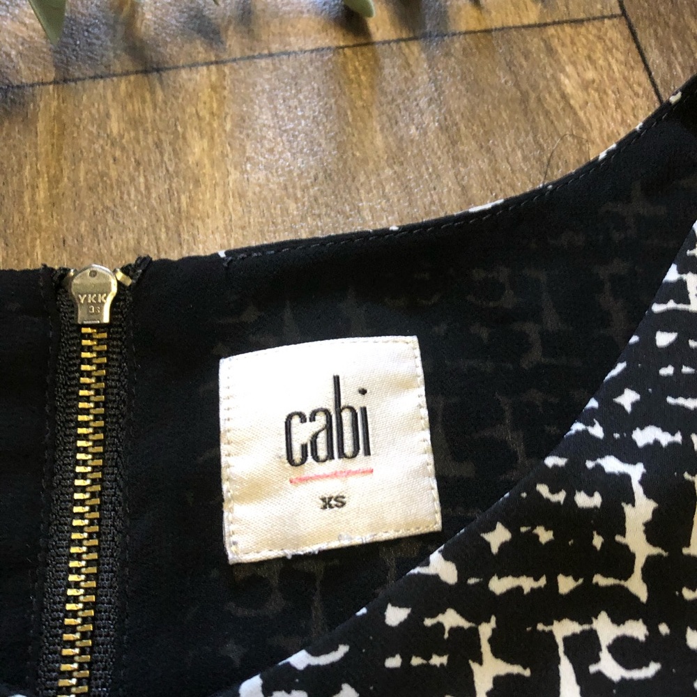 4/$25CAbi Black White Print Sleeveless Top Size XS - Picture 2 of 9